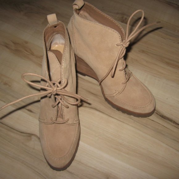 Michael Kors Wedge Boots - 9.5  M Tan Suede - Picture 1 of 7